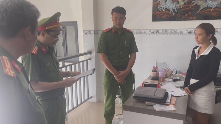 Bộ Công an phối hợp với Công an tỉnh Phú Yên thực hiện khám xét các địa điểm liên quan. Ảnh: KV