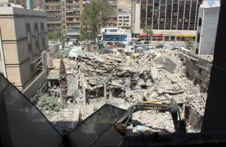  Hiện trường tòa nhà lãnh sự nằm trong khu phức hợp Đại sứ quán Iran ở Damascus (Syria) trúng không kích hôm 1-4. Ảnh: REUTERS  