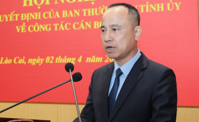 Tân Chánh Văn phòng Tỉnh ủy Lào Cai Phan Quốc Nghĩa phát biểu nhận nhiệm vụ.