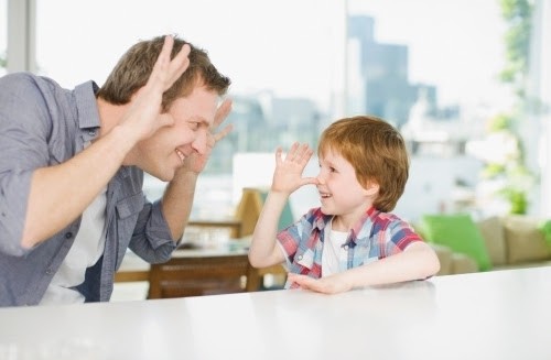 Chuyên gia nói, con bạn cần cảm thấy được lắng nghe, được hiểu, trước khi chúng có thể lắng nghe bạn. Ảnh minh họa