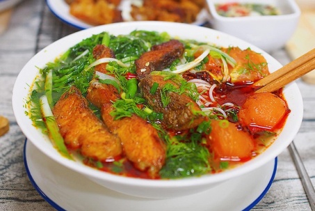 Cách nấu bún cá Hà Nội ngon chuẩn vị của mẹ Việt ở Nhật