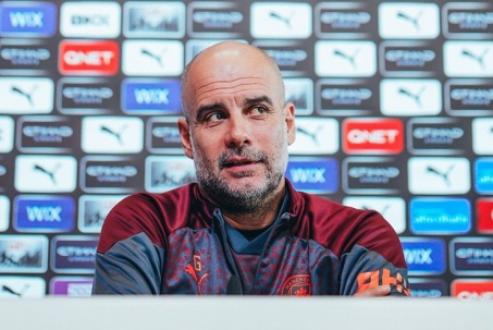 Pep Guardiola muốn MU hạ Liverpool, đáp trả vụ Haaland bị ví "cầu thủ hạng 4"