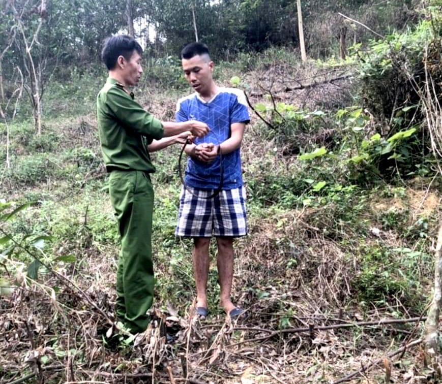 Mai Văn Đệ bị bắt giữ khi đang lẩn trốn tại quả đồi thuộc địa bàn xã Hà Đông
