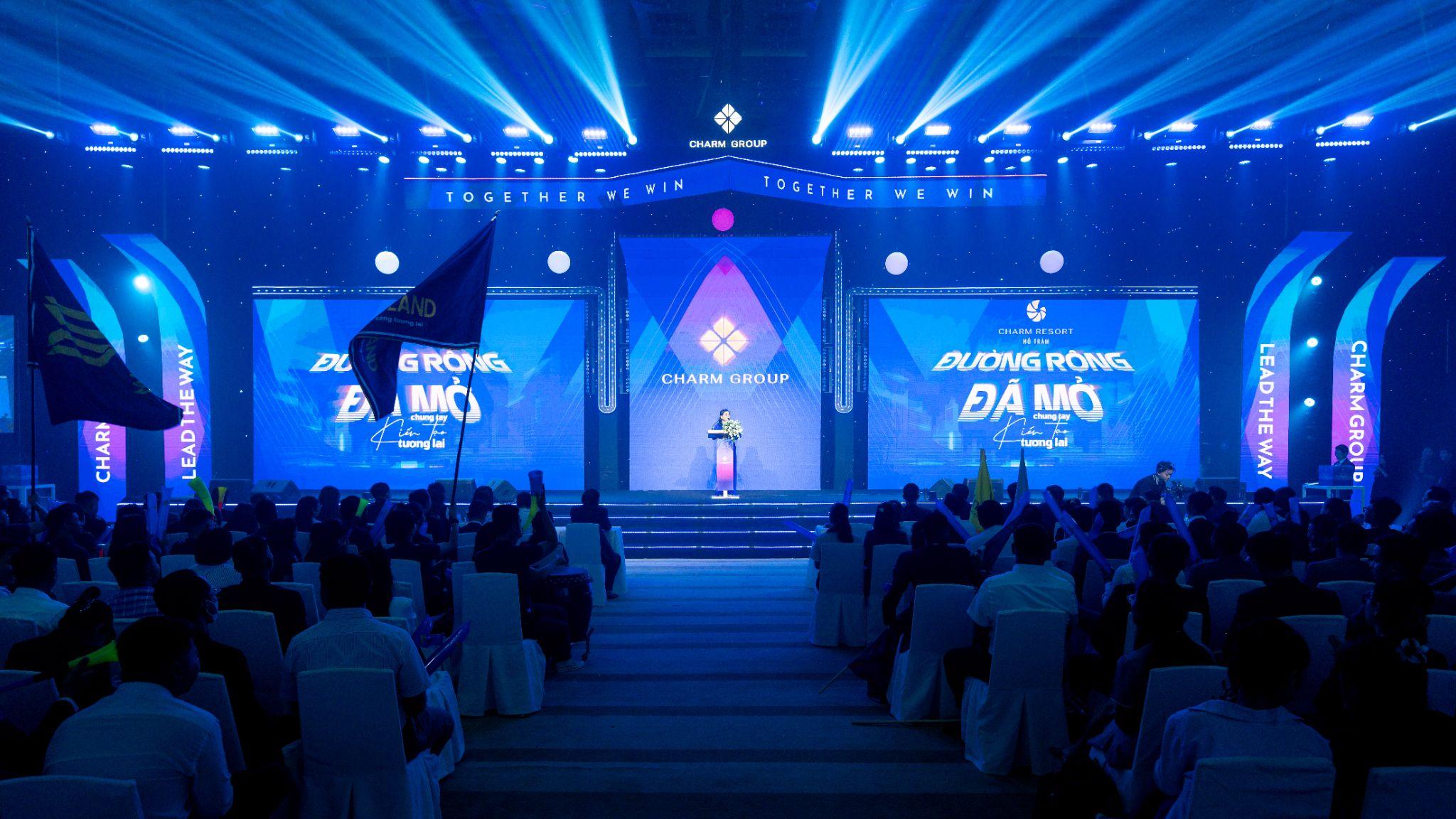 Lễ ra quân “Lead The Way” quy tụ gần 1.000 chuyên viên kinh doanh