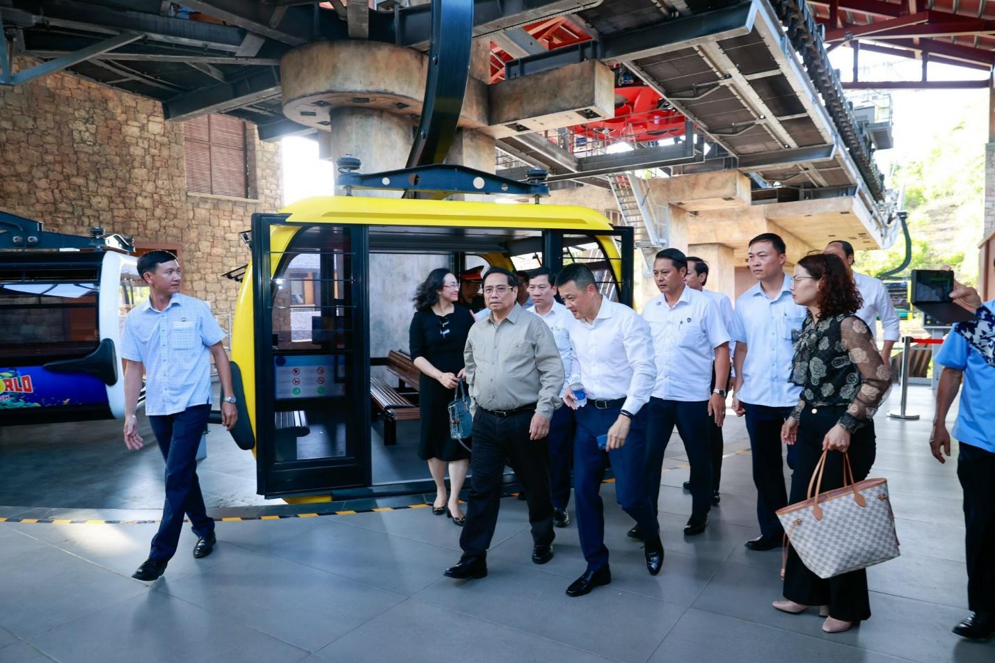 Thủ tướng Phạm Minh Chính khảo sát các dự án tại Thị trấn Hoàng Hôn, Phú Quốc - 3