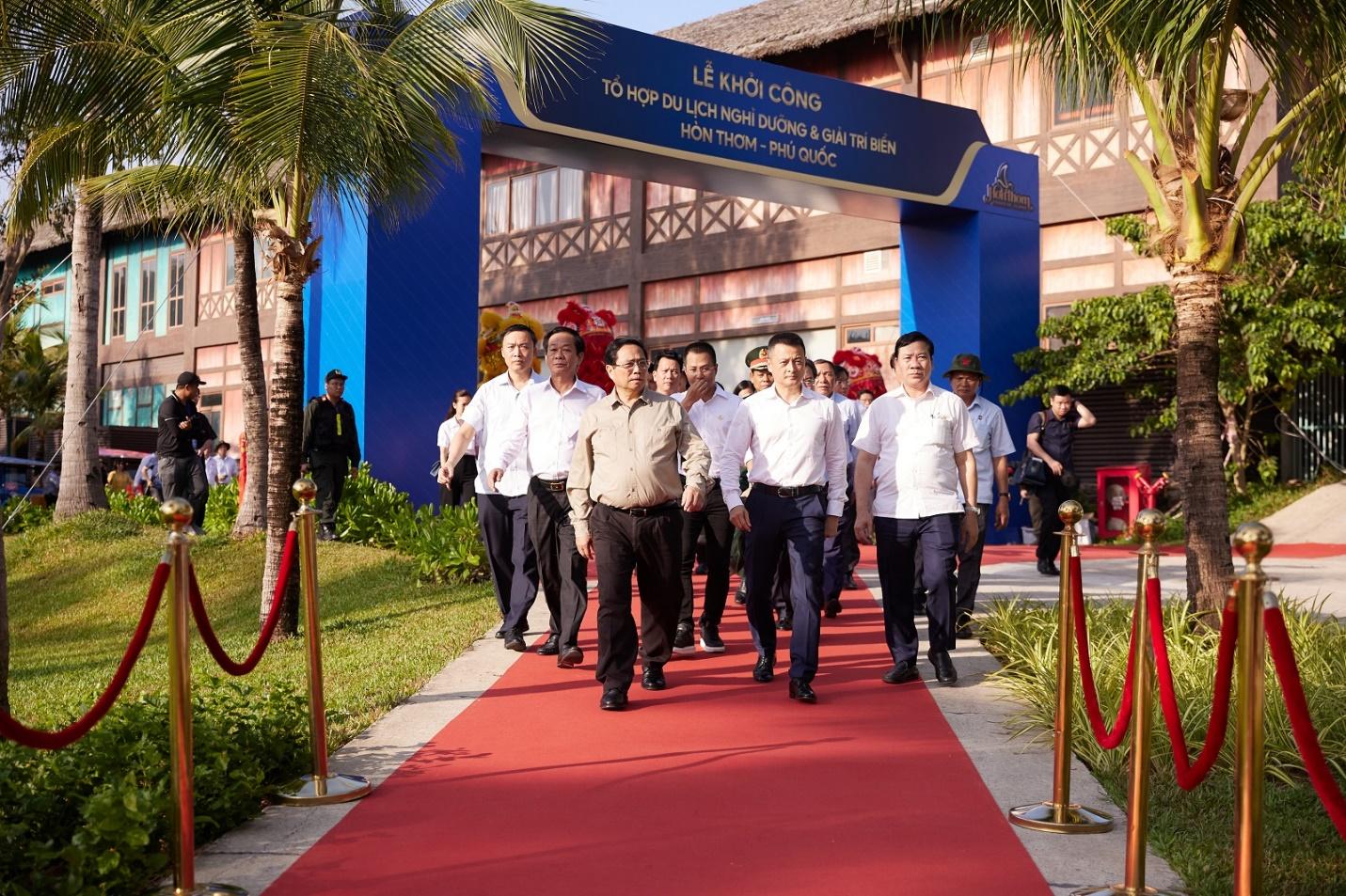 Thủ tướng Phạm Minh Chính khảo sát các dự án tại Thị trấn Hoàng Hôn, Phú Quốc - 1