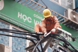 Thị trường - Tiêu dùng - Chưa vào hè tiêu thụ điện đã tăng chóng mặt