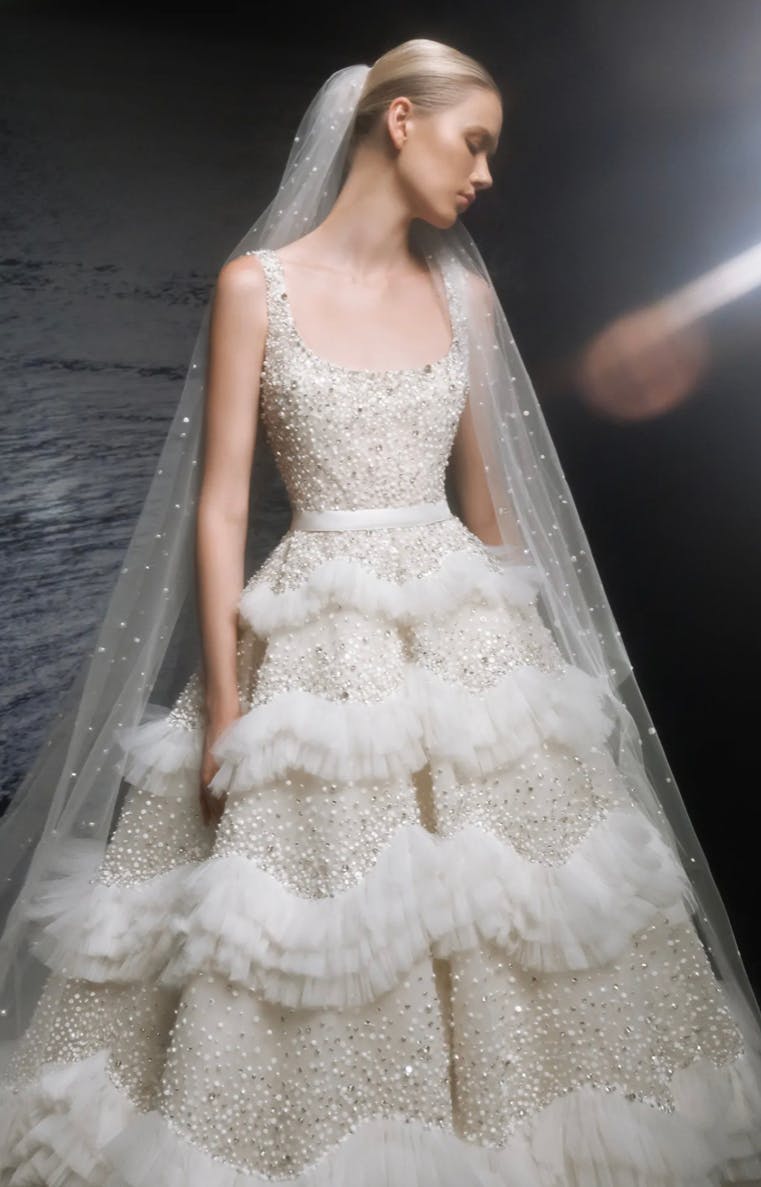 Những chiếc váy cô dâu đẹp tuyệt mỹ cho mùa cưới Xuân 2024 - 1