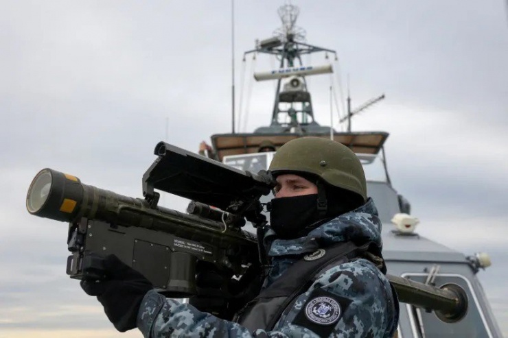 Binh sĩ Ukraine tuần tra ở phía Tây Bắc Biển Đen hồi tháng 12-2023. Ảnh: AFP