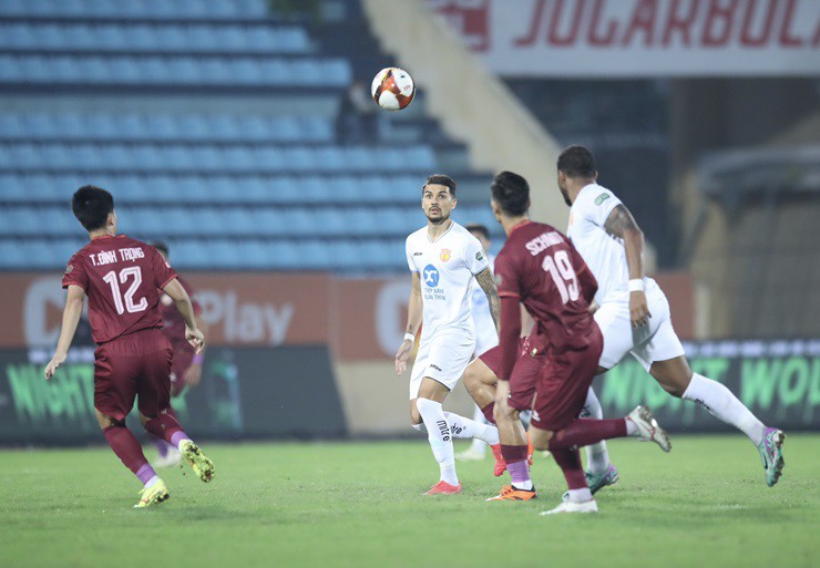 Trực tiếp bóng đá Nam Định - Bình Định: Xà ngang rung chuyển (V-League) (Hết giờ) - 1