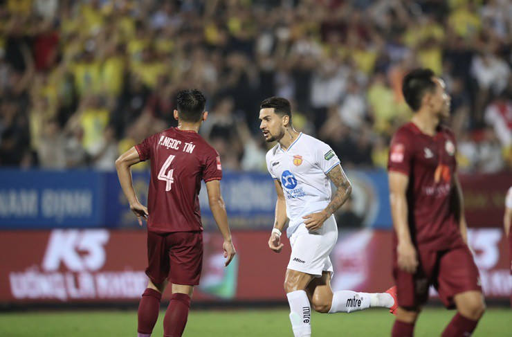 Trực tiếp bóng đá Nam Định - Bình Định: Xà ngang rung chuyển (V-League) (Hết giờ) - 3