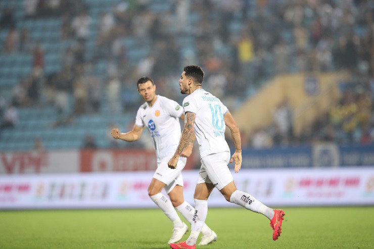 Trực tiếp bóng đá Nam Định - Bình Định: Xà ngang rung chuyển (V-League) (Hết giờ) - 5