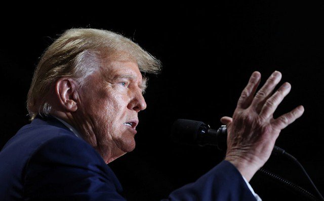 Cựu Tổng thống Donald Trump trong một sự kiện vận động tranh cử ở bang Virginia hồi đầu tháng 3. Ảnh: Reuters