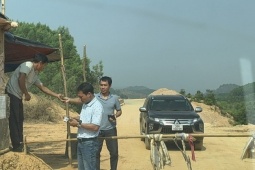 Tin tức trong ngày - Vụ người dân mở đường, lập rào chắn thu tiền: Cấp tỉnh yêu cầu xử lý