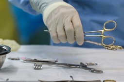 Sức khỏe đời sống - Đưa ruột bé trai 14 tháng tuổi ra ngoài tìm bệnh