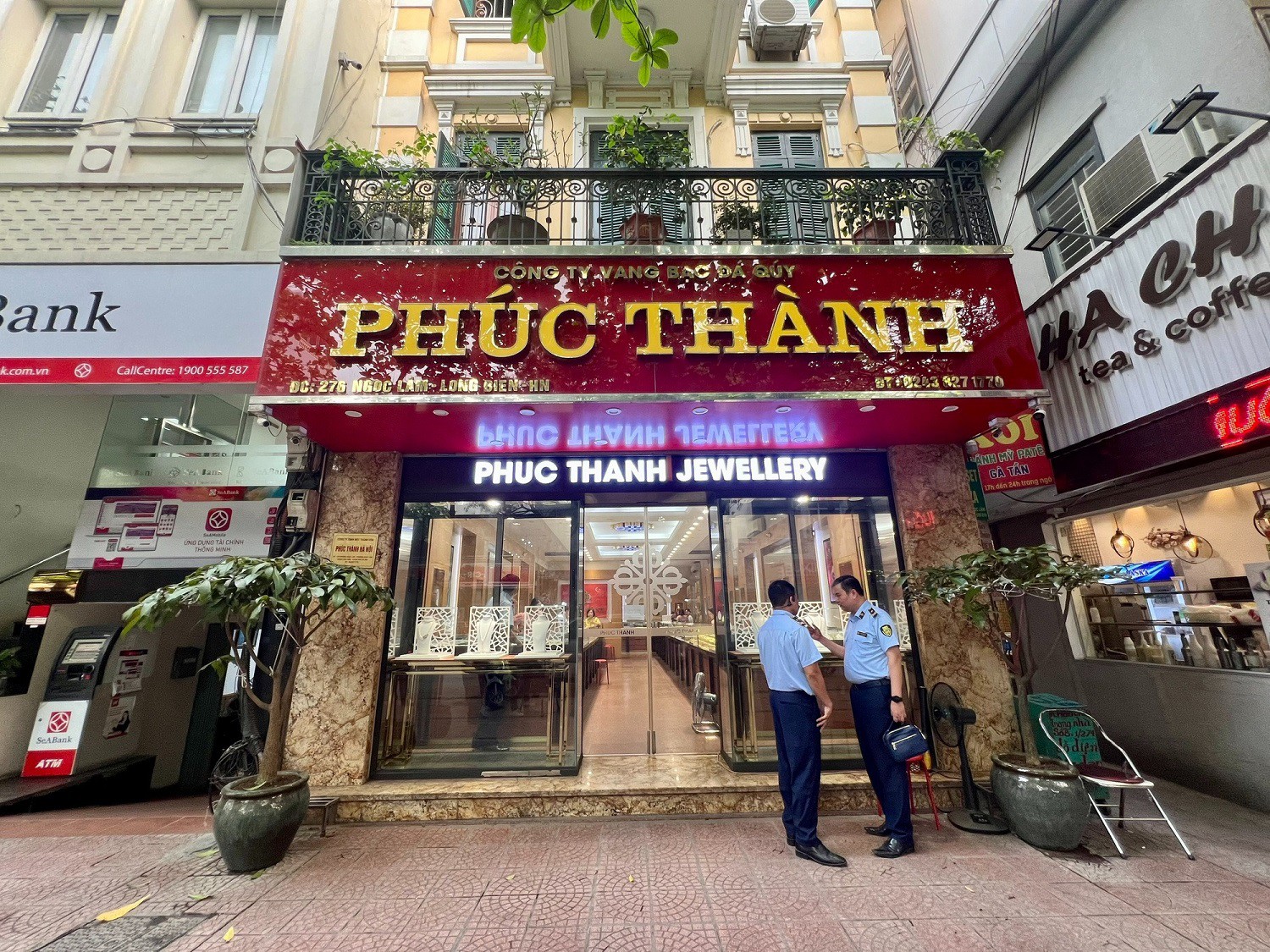 3 cửa hàng vàng bạc ở Hà Nội bày bán công khai hàng ngàn sản phẩm nữ trang có dấu hiệu giả thương hiệu - 1