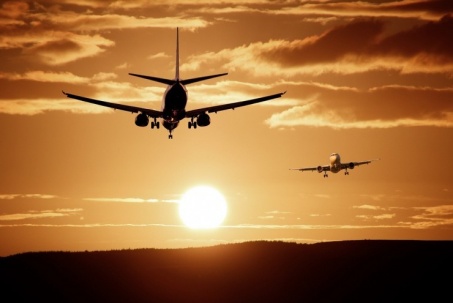 Giá vé máy bay toàn cầu tăng mạnh trong mùa hè