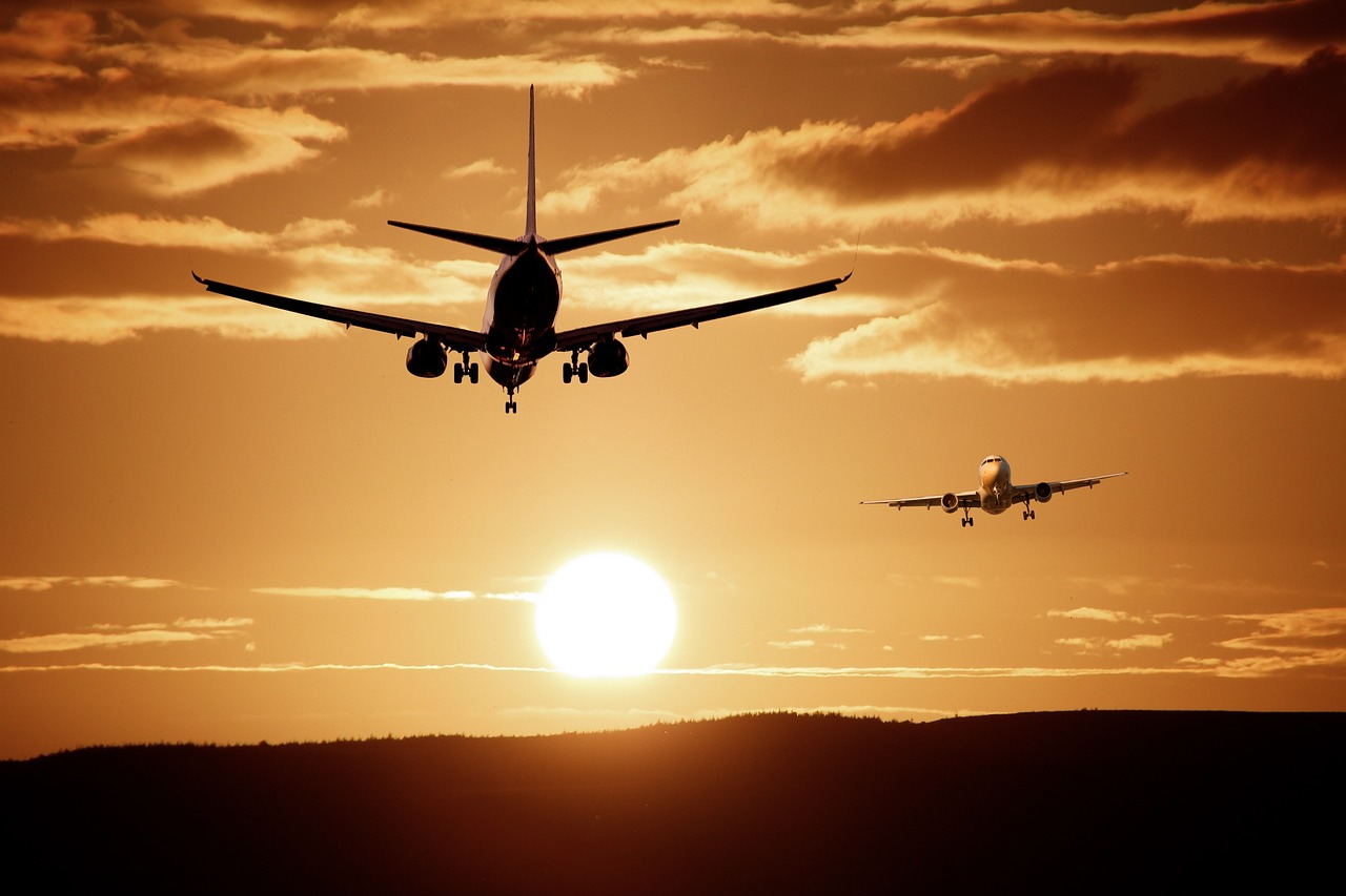 Giá vé máy bay toàn cầu tăng mạnh trong mùa hè - 1