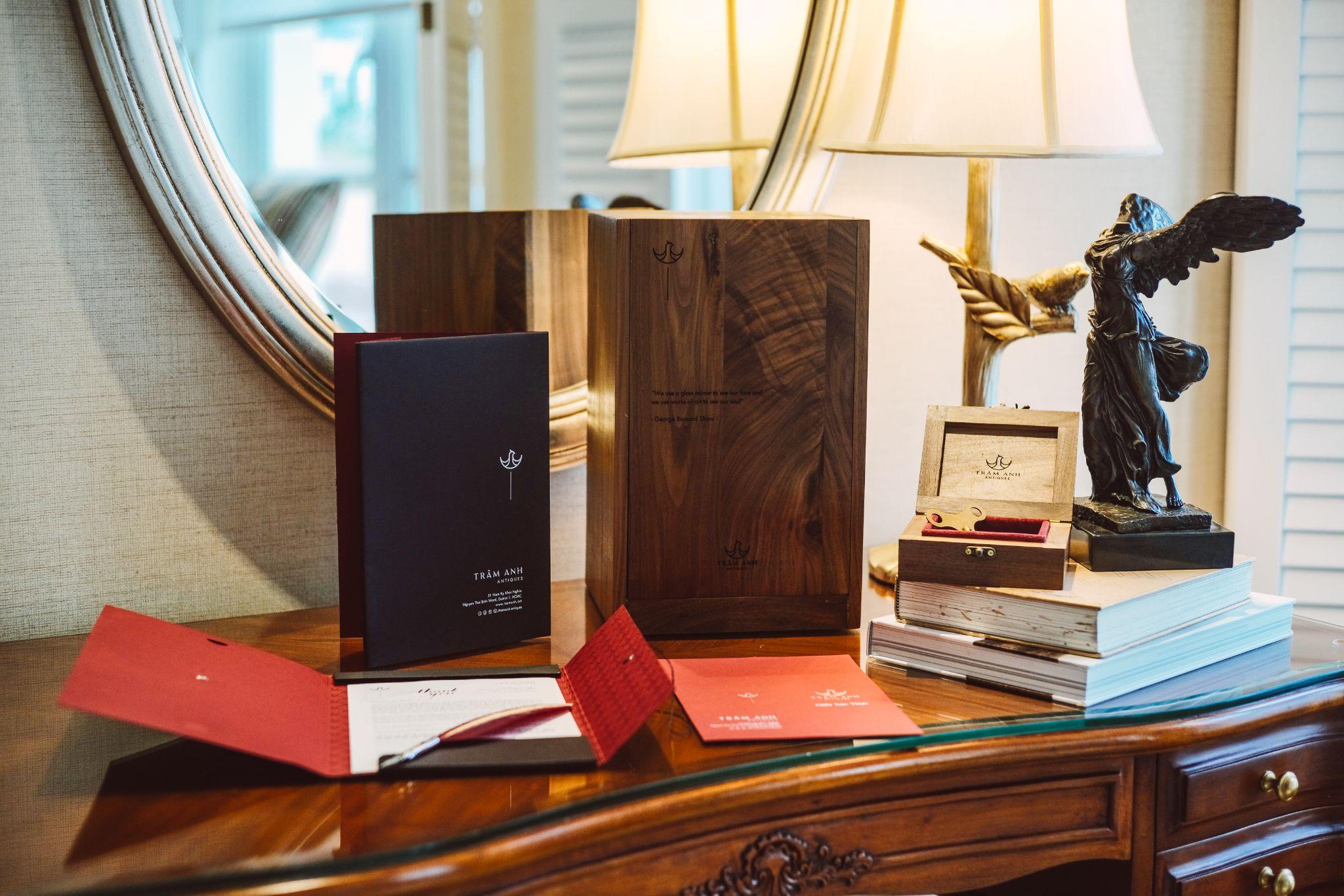 Nhiều lựa chọn quà tặng để bàn cao cấp tại Trâm Anh Art.