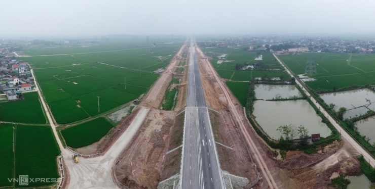 Cao tốc Diễn Châu - Bãi Vọt gần một tháng trước ngày thông xe - 1