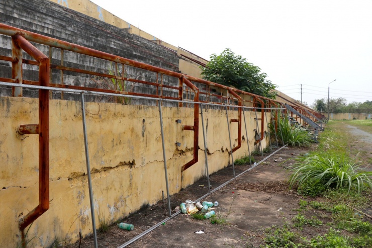 Sân vận động 'hoành tráng' nhưng 'ngủ quên' cả chục năm ở Hà Nội - 5