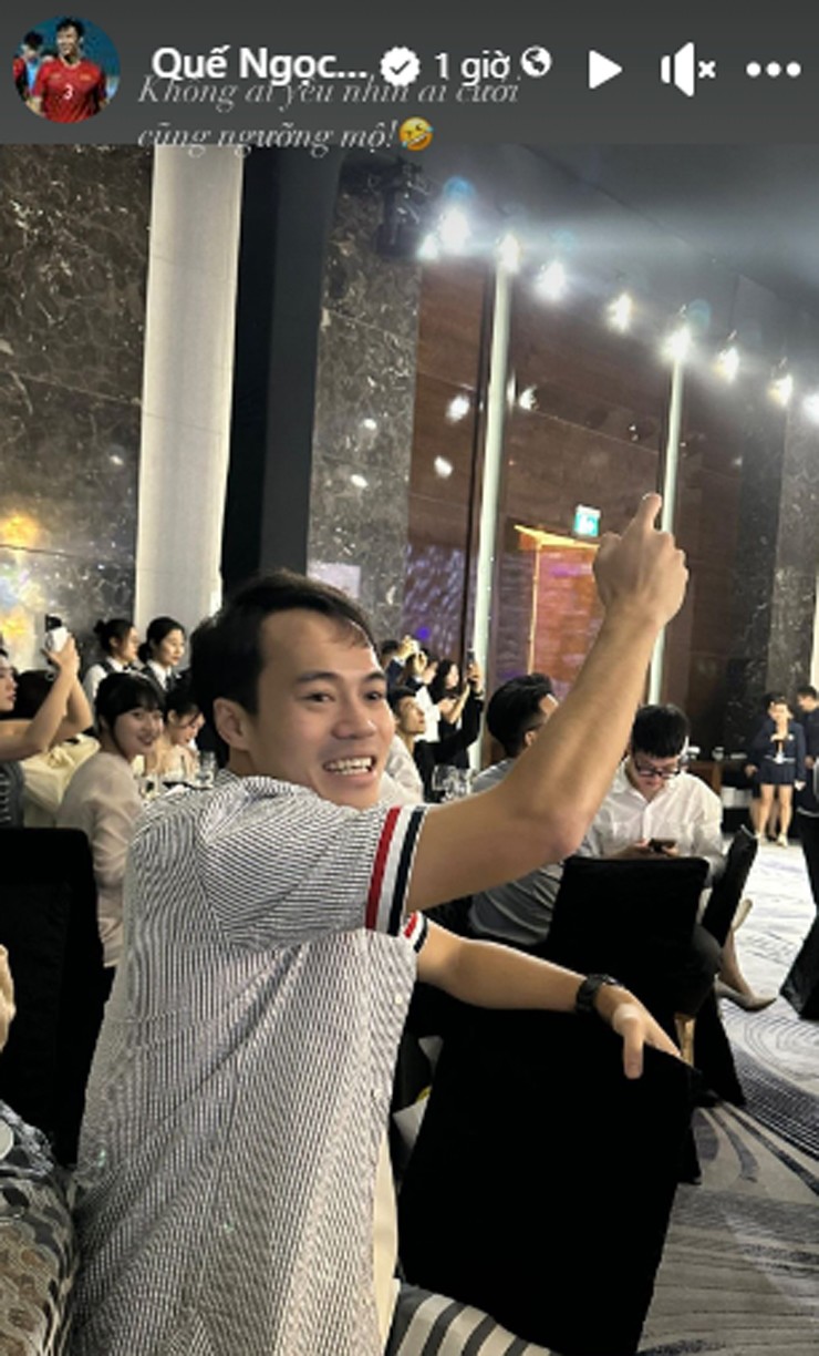 Quế Ngọc Hải trêu chọc Văn Toàn
"Không ai yêu, nhìn ai cưới cũng ngưỡng mộ"