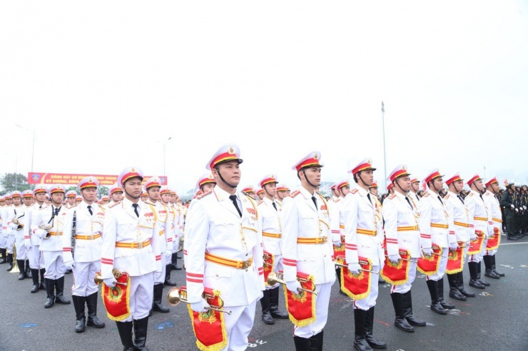 Bộ trưởng Tô Lâm yêu cầu Bộ Tư lệnh CSCĐ phối hợp với các đơn vị bảo đảm tốt nhất điều kiện ăn, ở, sinh hoạt, chăm sóc sức khỏe cho cán bộ, chiến sĩ trong quá trình tham gia diễu binh, diễu hành. Ảnh: V.N