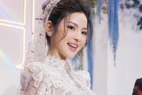 Vợ Quang Hải diện váy cưới 400 triệu đồng, mất hơn 600 giờ để hoàn thiện