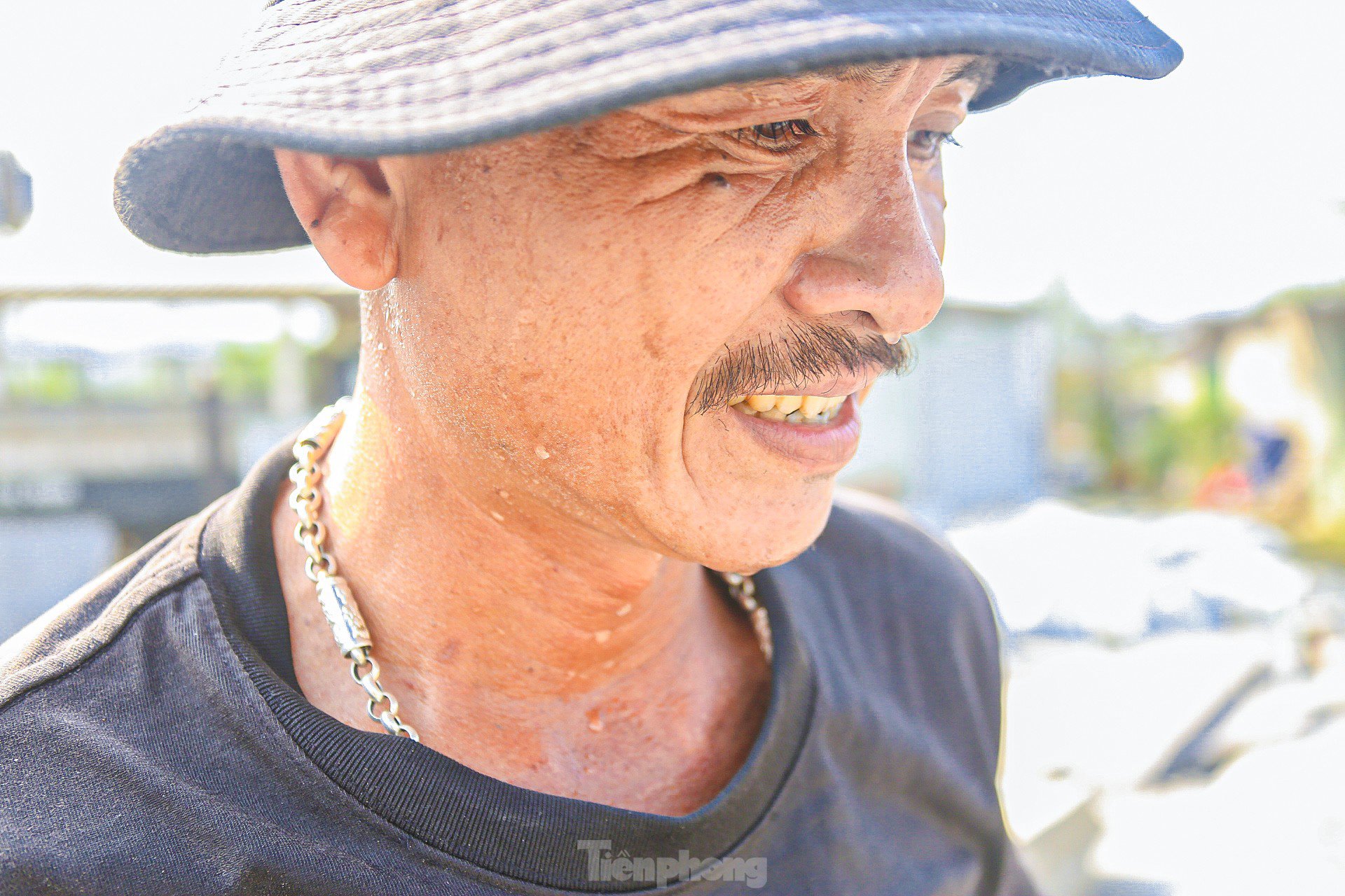 Người dân làng đá chẻ lớn nhất Đà Nẵng oằn mình mưu sinh dưới nắng nóng 40 độ - 12