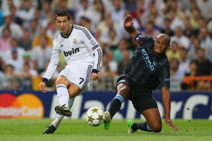 Real Madrid (áo trắng) đánh bại Man City trong lần đầu gặp nhau
