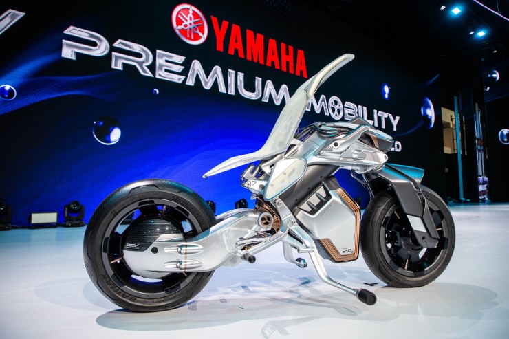Yamaha MOTOROiD2 tái xuất, tương lai người dùng sướng như vua - 1