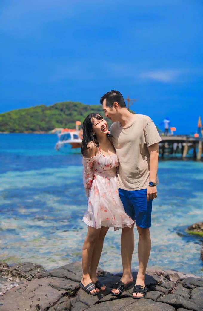 Thúy Vi và chồng trong một chuyến du lịch Phú Quốc, năm 2021. Ảnh: Vi Vi