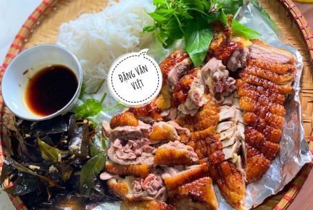 Mát trời vào bếp làm vịt quay da giòn đậm vị, ngon hơn ngoài hàng