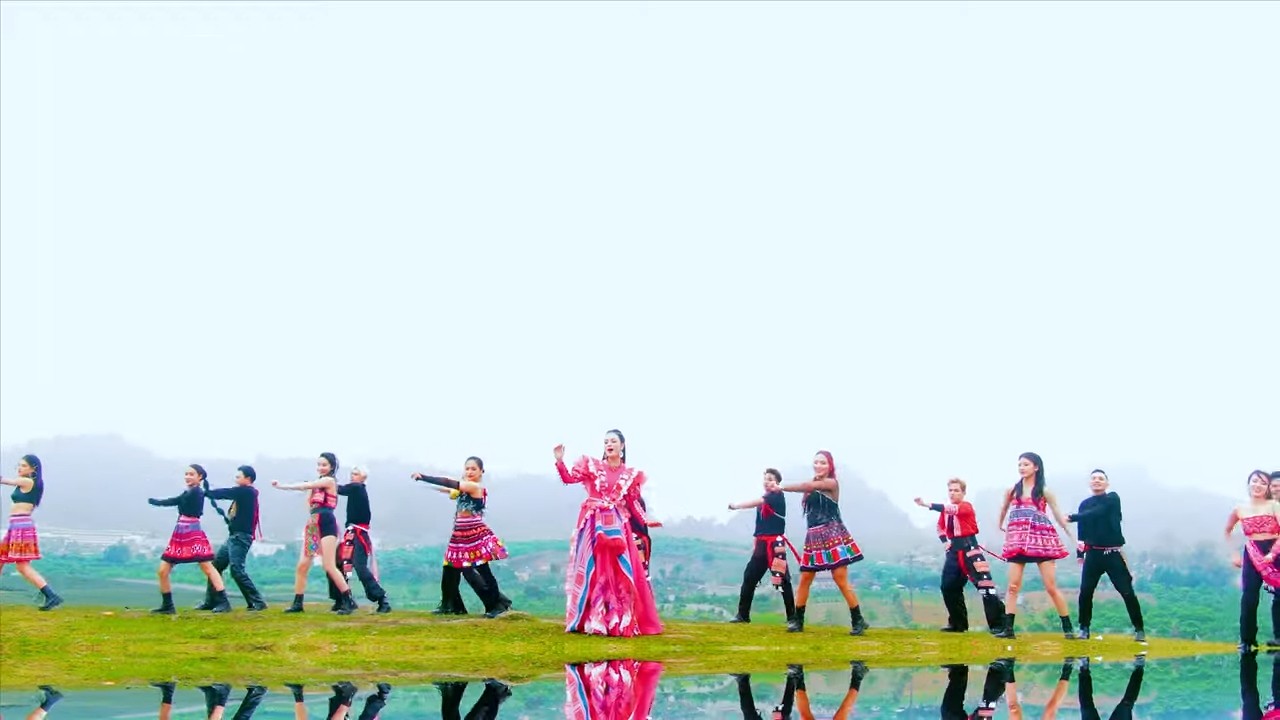 Tân Nhàn đưa dàn nghệ sĩ múa đi rong ruổi khắp nơi để ghi hình MV