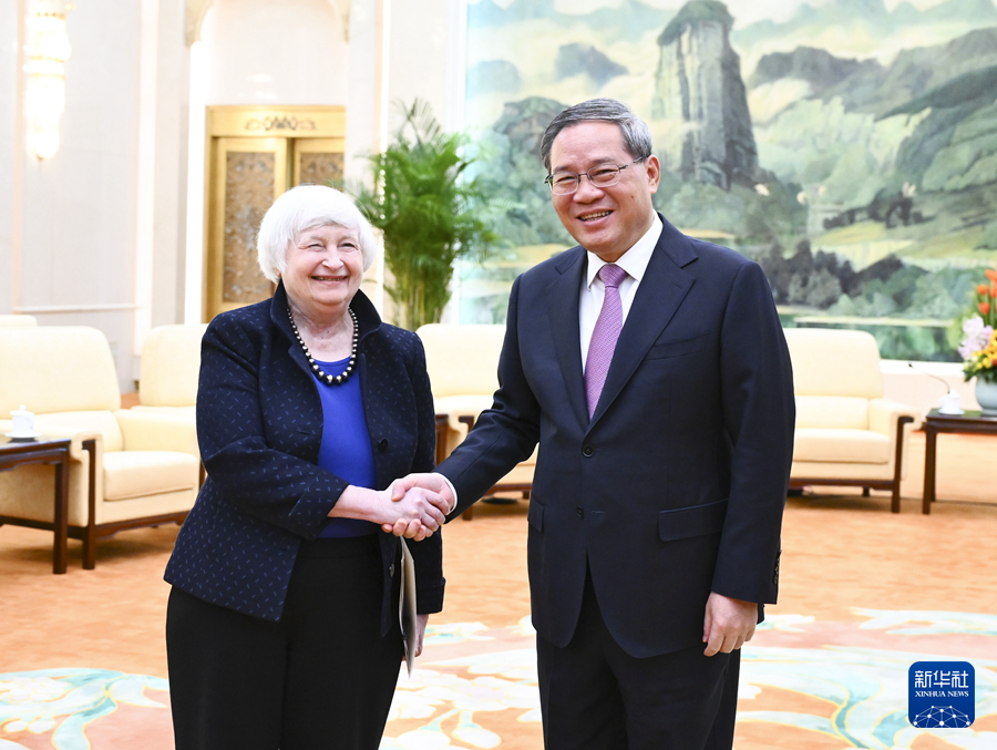Thủ tướng Trung Quốc Lý Cường gặp Bộ trưởng Tài chính Mỹ Janet Yellen ở Bắc Kinh hôm 7/4/2024. Ảnh: Tân Hoa Xã.