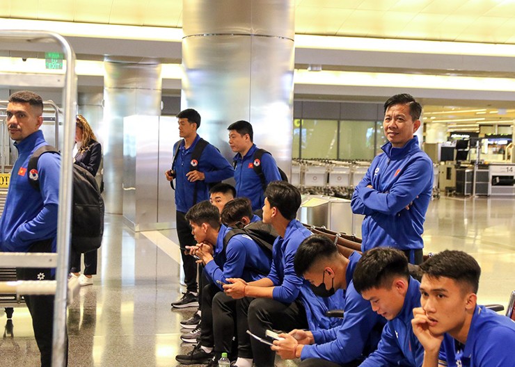 Sáng 8/4, chuyến bay đưa đội tuyển U23 Việt Nam đi Qatar tham dự vòng chung kết U23 châu Á 2024 đã khởi hành từ sân bay Nội Bài lúc 8h40.