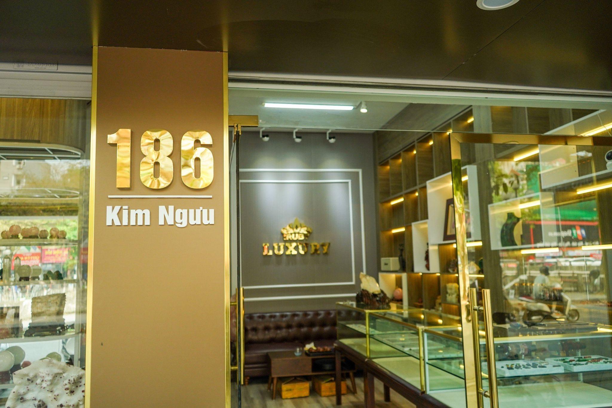 Showroom 2 - Tinh Hoa Đá Quý cơ sở Kim Ngưu địa điểm rất đẹp giao thông thuận lợi