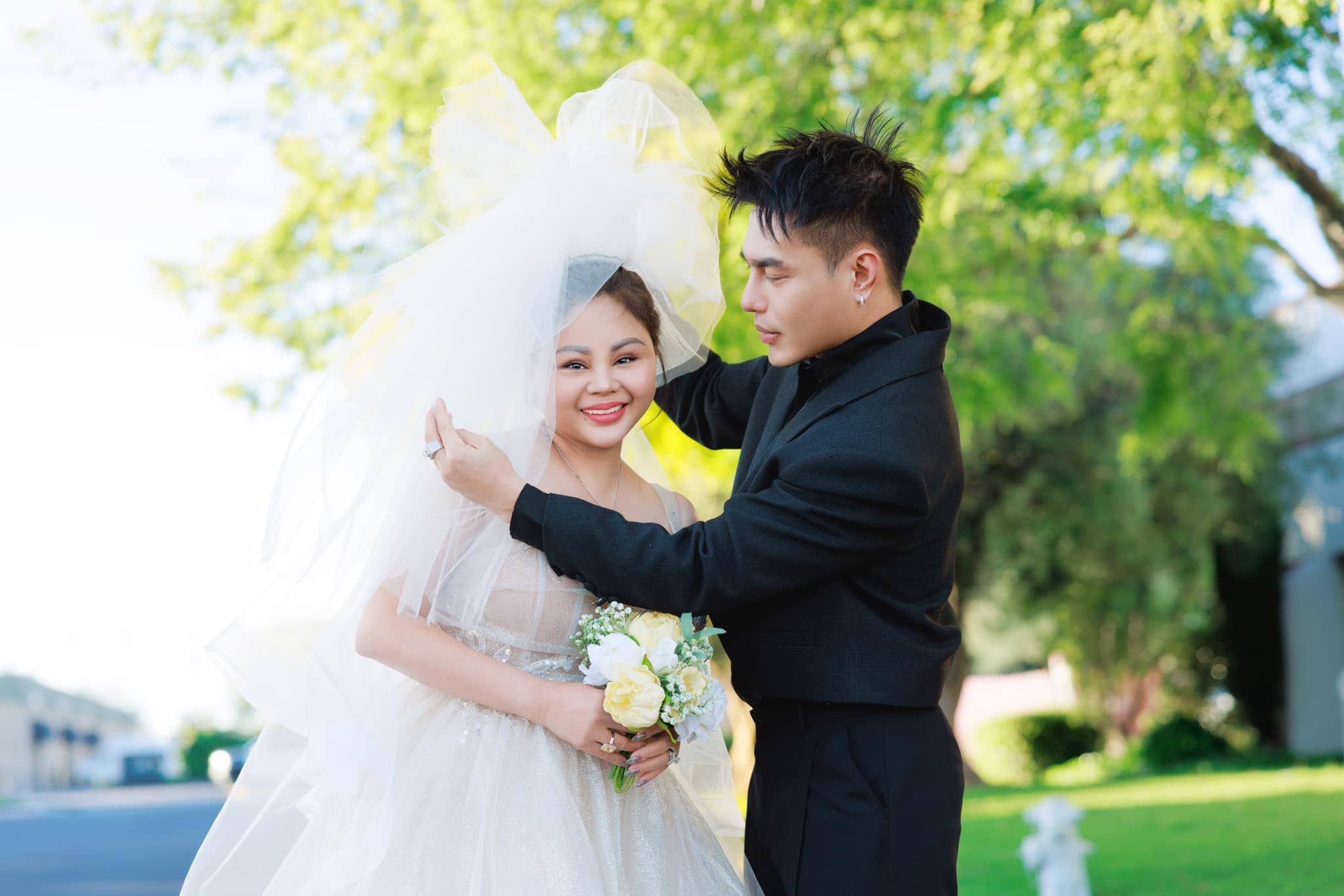 Lê Dương Bảo Lâm và Lê Giang lên tiếng về bộ ảnh cưới gây tranh cãi tại Mỹ - 1