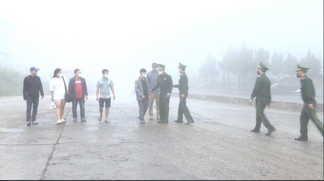 Các nạn nhân được Bộ đội biên phòng tỉnh Hà Tĩnh cứu thành công