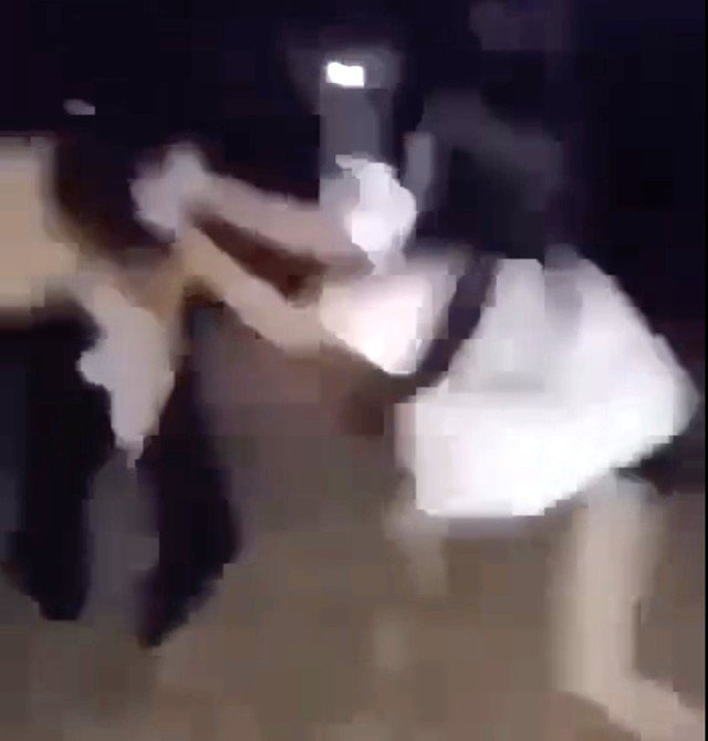 Hình ảnh được cắt từ clip ghi lại cảnh nữ sinh bị lột đồ, đánh hội đồng dã man ở Quảng Bình
