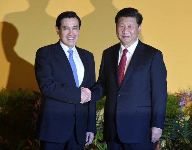 Chủ tịch Trung Quốc Tập Cận Bình gặp ông Mã Anh Cửu tại Singapore năm 2015. (Ảnh: Getty)