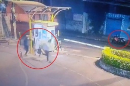 An ninh - Xã hội - [CLIP] Hai bảo vệ chung cư bị đối tượng dùng dao tấn công