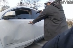 Thế giới - Mỹ: Khó tin lý do cảnh sát chặn xe một thanh niên, bắn 96 phát đạn trong 41 giây