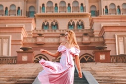 Media - Choáng ngợp với nội thất khách sạn 3 tỷ đô được trang trí bằng hơn 26.000 mét vàng lá 22 carat