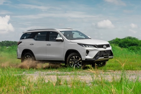 Giá xe Toyota Fortuner tháng 4/2024, rẻ nhất từ 1,055 tỷ đồng