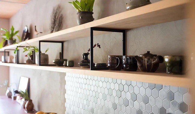Nhiều người sau khi chiêm ngưỡng căn bếp của cặp đôi đã không khỏi thốt lên: &#34;Không thua kém một phòng bếp của khách sạn cao cấp&#34;.
