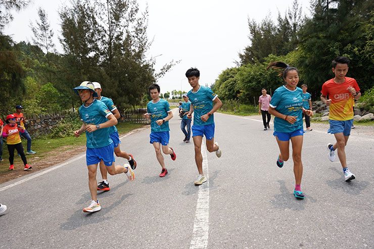 Đoàn VĐV dự giải marathon Điện Biên Phủ