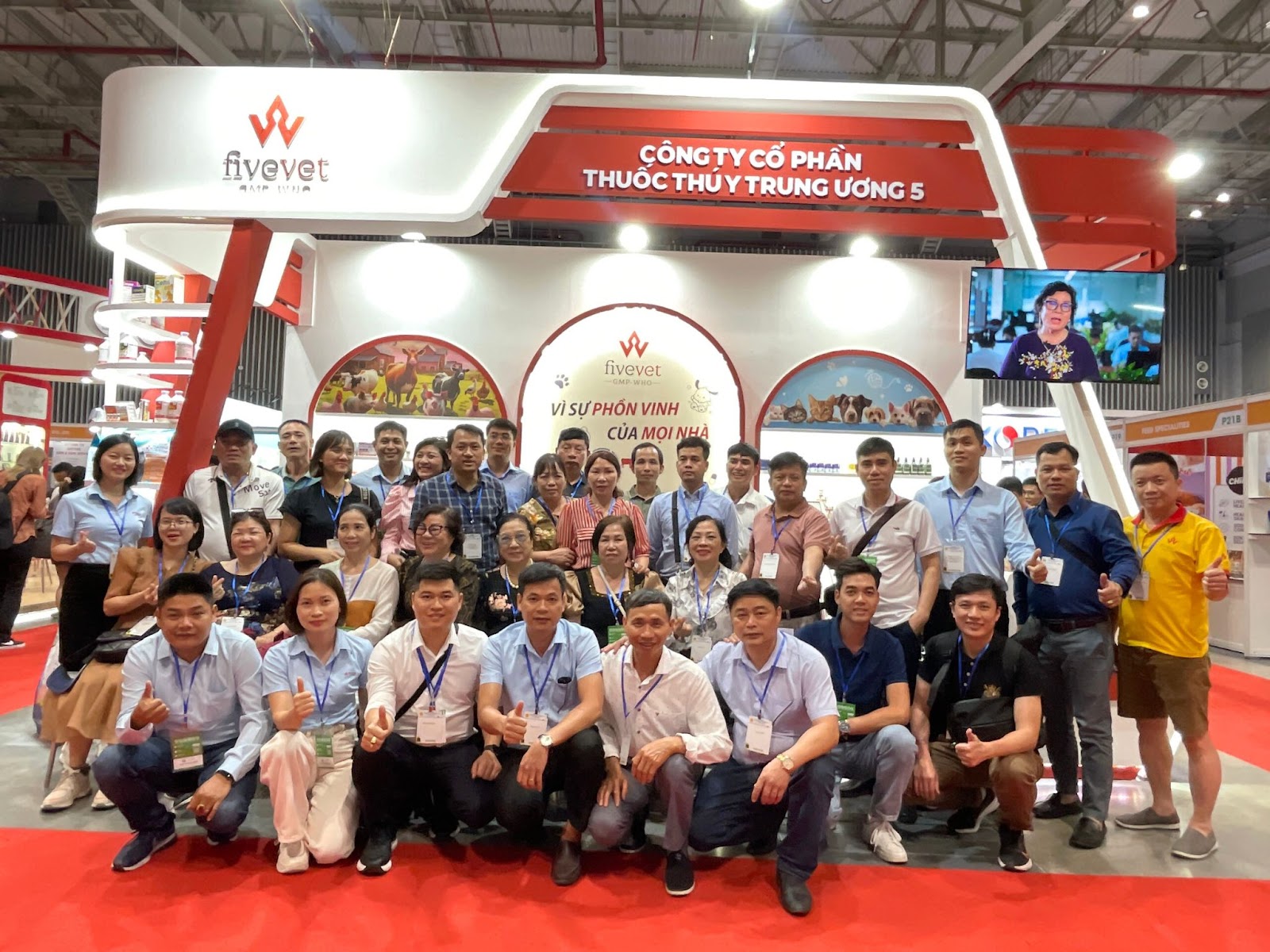 Khách hàng tham quan Fivevet