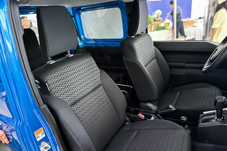 Suzuki Jimny ra mắt thị trường Việt Nam, giá bán từ 789 triệu đồng - 12