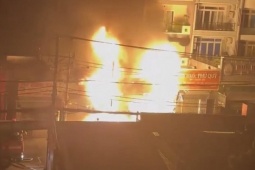 Tin tức trong ngày - TP.HCM: Lửa bao trùm căn nhà ở quận Tân Bình